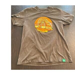 Wild Tribute Arches National Park Graphic Tee Brown Utah Med Hiking Outdoors